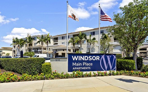 Building exterior at Windsor Main Place, Orange, California