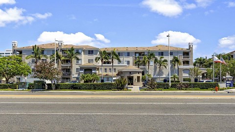 Building exterior at Windsor Main Place, Orange, California