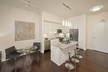 Open concept floor plans with design flexibility. Spacious, open layouts, at The Sovereign at Regent Square, 3233 West Dallas, Houston, 77019 - Photo Gallery 3