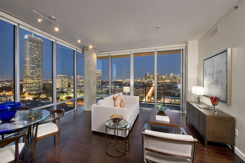 Stunning residences with gorgeous views, at The Sovereign at Regent Square, 3233 West Dallas, Houston - Photo Gallery 1