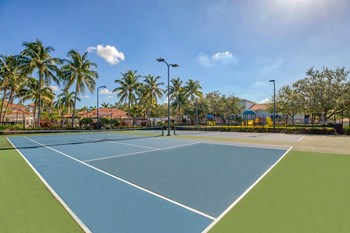 Community tennis court - Photo Gallery 20
