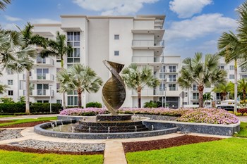 Entrance of Windsor at Pembroke Gardens Entrance of Windsor at Pembroke Gardens - Photo Gallery 4