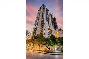 31 floor boutique high rise featuring luxury apartments 31 floor boutique high-rise featuring luxury apartments - Photo Gallery 3
