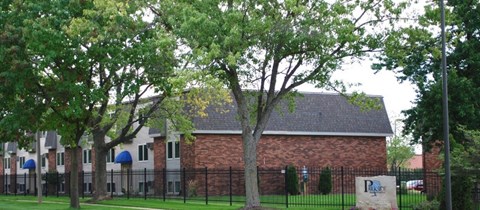 A building with a sign that says "RK" in front of it.