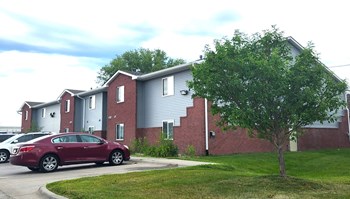Arbor Creek Apartments in Omaha Nebraska. Centrally located and fireplaces Arbor Creek Apartments in Omaha Nebraska. Centrally located and fireplaces - Photo Gallery 5