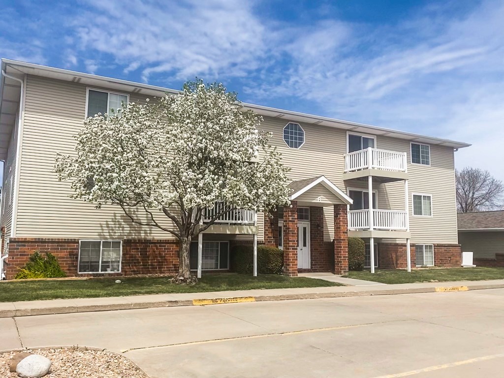 Stratford Apartments Kearney Nebraska