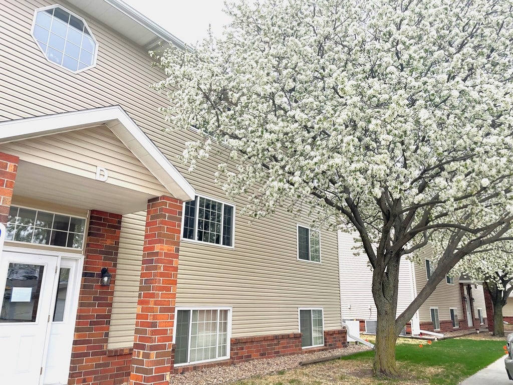 Stratford Apartments Kearney Nebraska