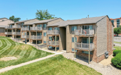 Exterior view of Fox Run Apartments with a well-maintained facade.