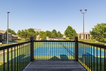 Tennis courts balcony view - Photo Gallery 2