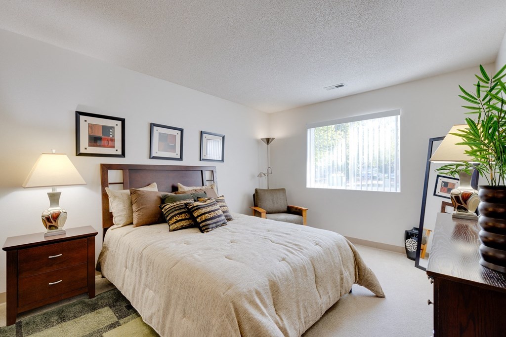 the preserve at ballantyne commons bedroom with large bed