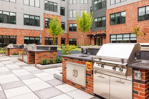 the preserve at cardinal courts outdoor kitchen with grill and barbecue areas at The Ivy, Chatham New Jersey
