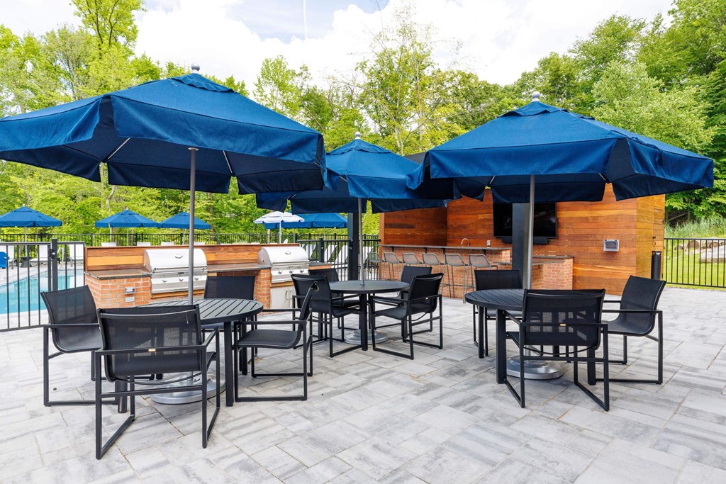 Outdoor dining at The Kingsley, Fairfield, 07004