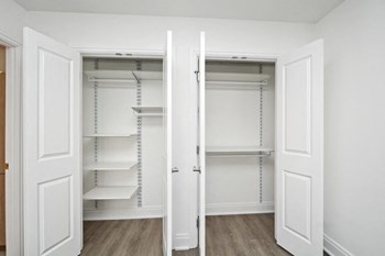 HUGE Closets with Modular Shelving allows for Customization - Photo Gallery 8