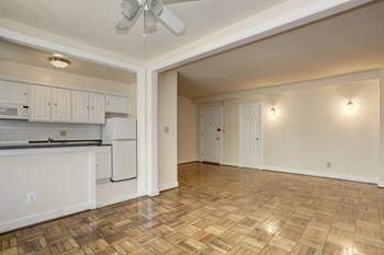 Vacant Living Room Vacant Living Room at Tivoli Gardens, Washington - Photo Gallery 3
