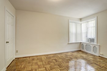 Parquet Hardwood Floors Parquet Hardwood Floors at Tivoli Gardens, Washington, DC - Photo Gallery 5