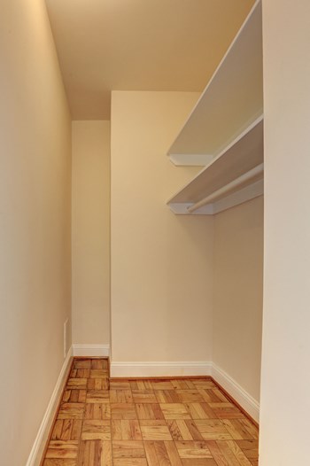 Park Terrace Apartments Closet Washington DC - Photo Gallery 6