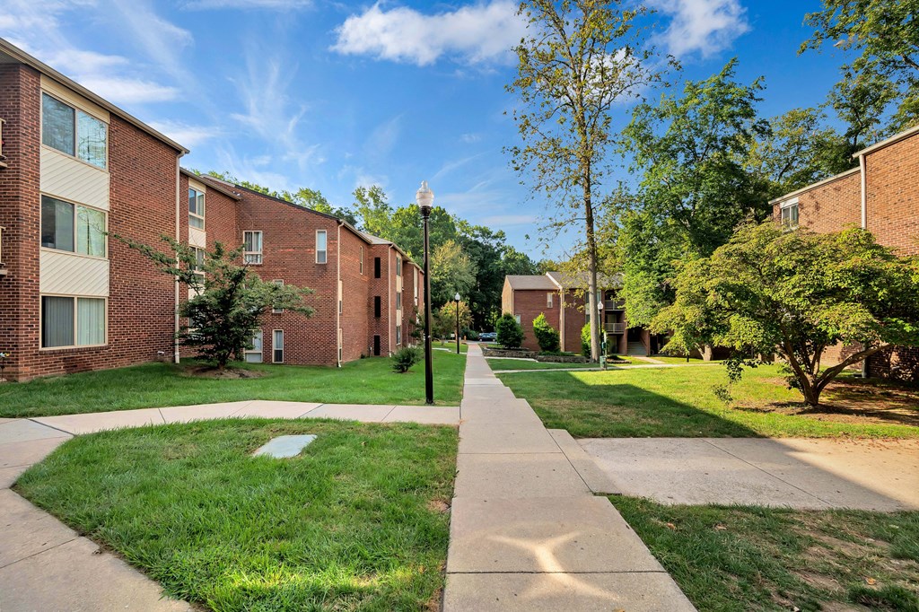 Lush Green Courtyard With Walking Paths at Aspen at Lake Trail, Columbia, MD 21045