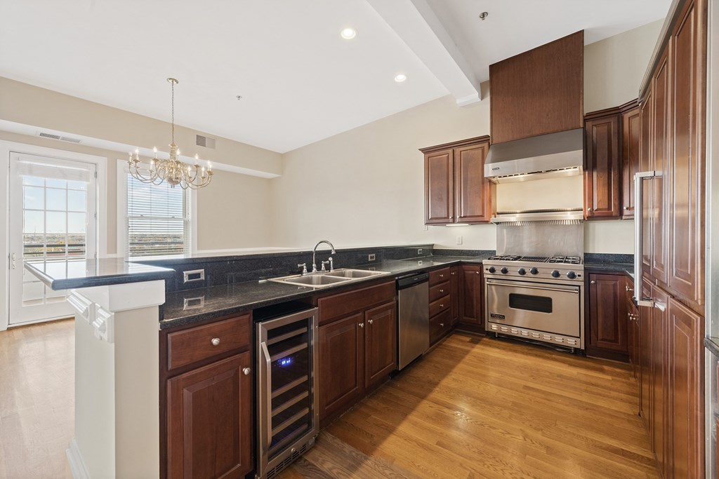 Fully Equipped Kitchen With Modern Appliances at Pohlig Box Factory, Richmond, Virginia