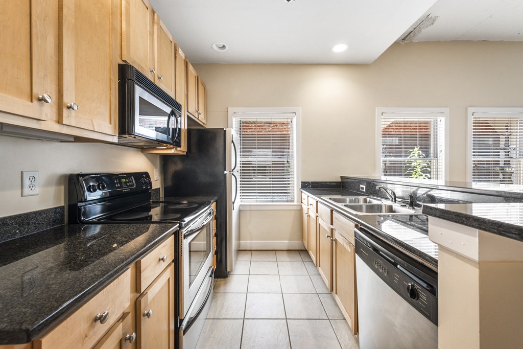 Fully Equipped Kitchen at Pohlig Box Factory, Virginia