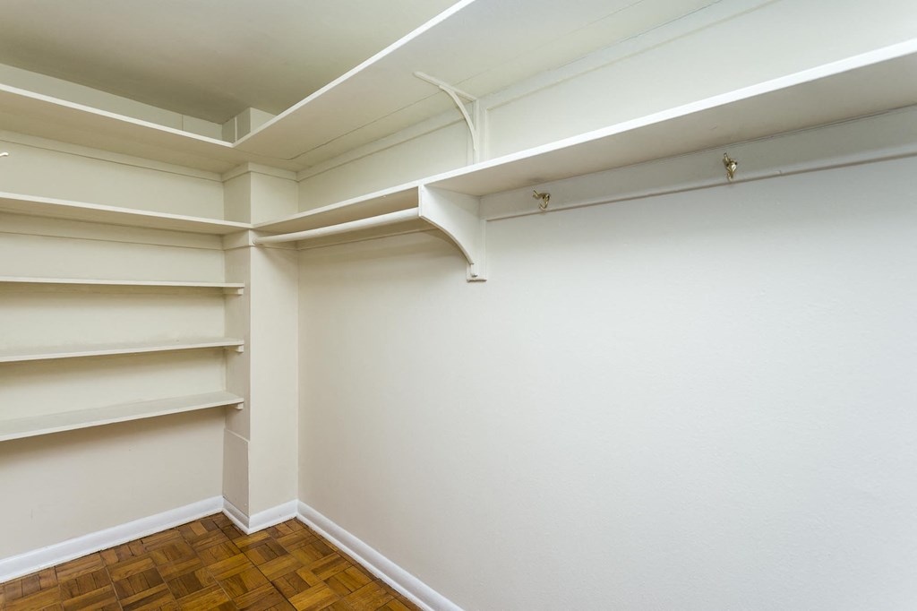 Walk-In Closets at Empire, Washington, Washington