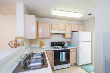 16501 Governor Bridge Road 1-3 Beds Apartment for Rent - Photo Gallery 3