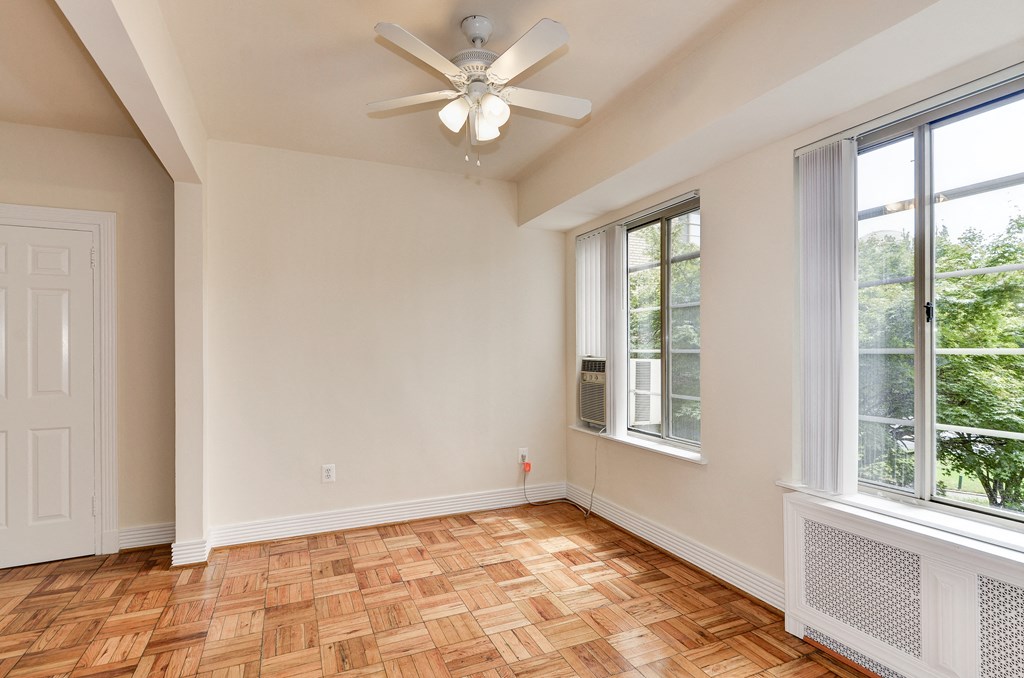 Unfurnished Living Room at Majestic, Washington, Washington