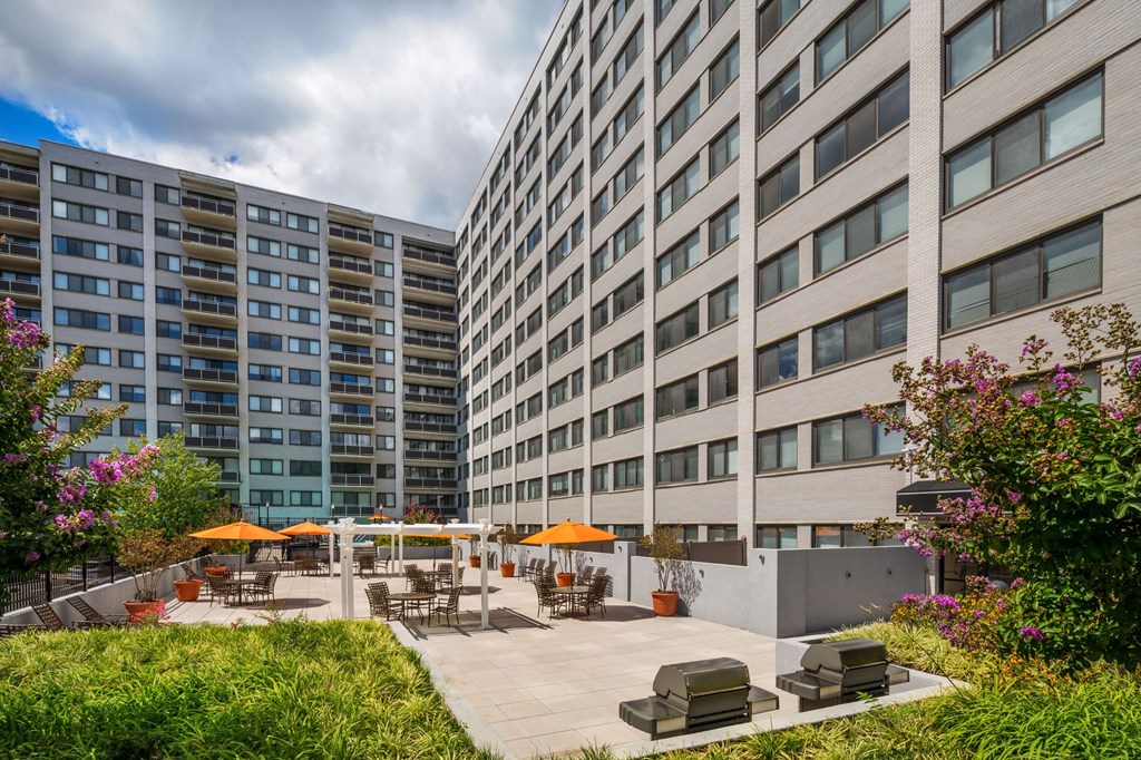 Exterior View at Colesville Towers Apartments, Silver Spring, Maryland