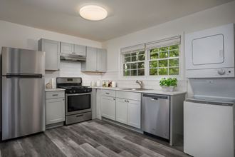 Fully Equipped Kitchen at Crestwood at Libbie, Richmond, 23230