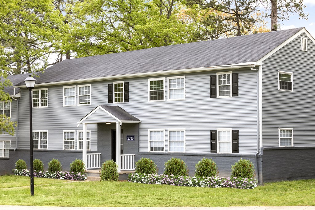 Apartment Exterior at Crestwood at Libbie, Richmond, 23230