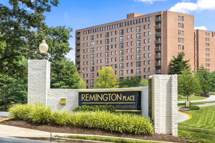 beautiful landscape exterior at Remington place apartments in fort washington, MD - Photo Gallery 1