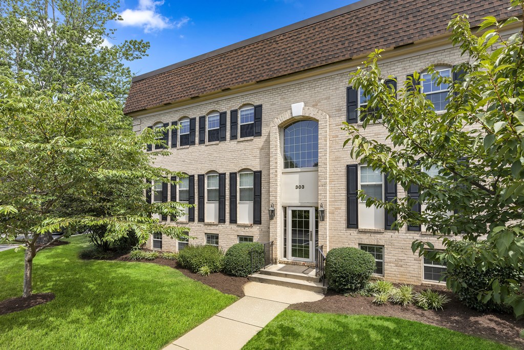 Property Exterior at Versailles Apartments, Towson, MD, 21204