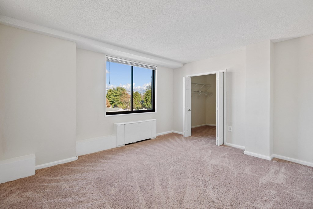 Large Bedroom at The Brittany, Washington, District of Columbia