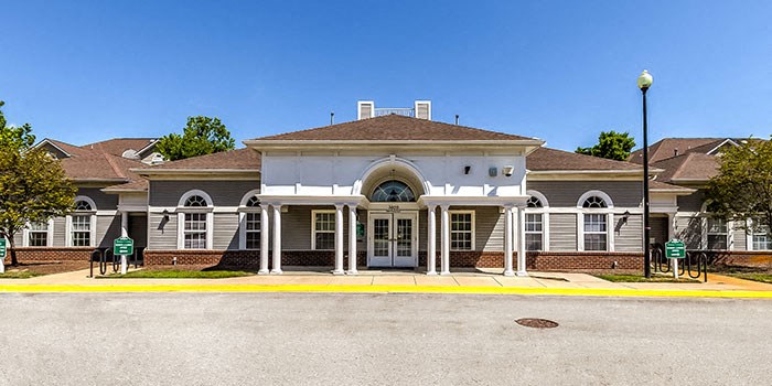 Leasing Office Exterior at Windsor Crossing, Suitland, 20746 