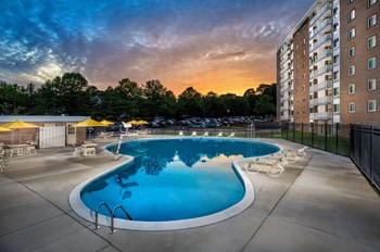 Beautiful swimming pool at Charlestowne North in Greenbelt MD - Photo Gallery 6
