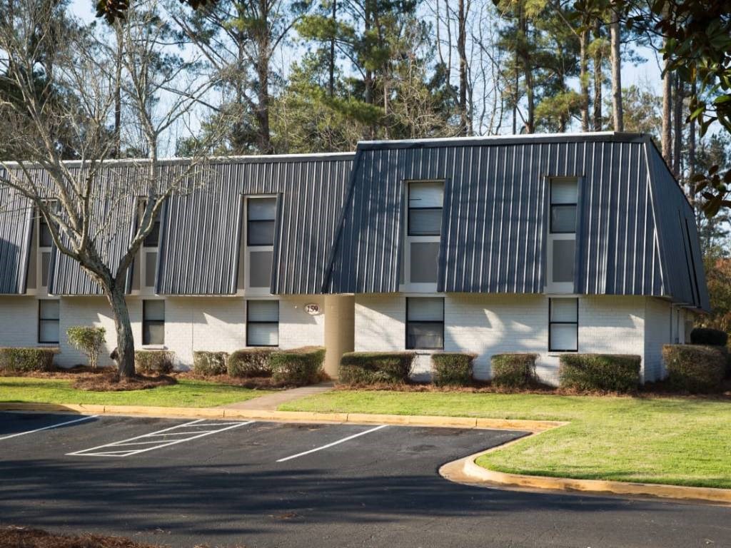 the building where the motel is located