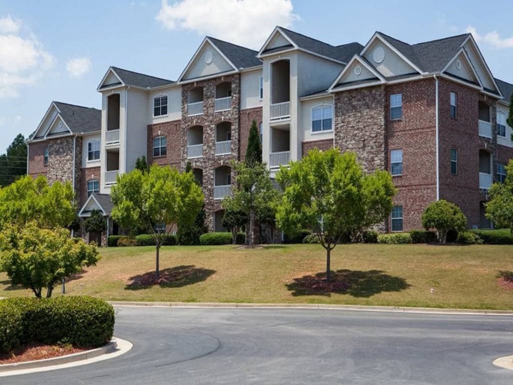 Exterior view at Elevate Eagles Landing Apartments, Stockbridge
