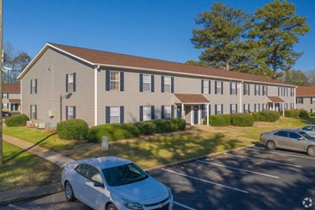 Building Exterior and parking lot Building Exterior and parking lot at Parks at Utoy Creek Apartments in Atlanta, GA 30331 - Photo Gallery 4
