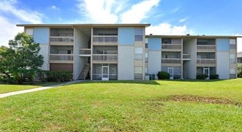 Lush Landscaping Lush Landscaping at Bridgewater Apartments, Orlando, FL - Photo Gallery 5