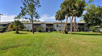 Lush Green Outdoor Spaces Lush Green Outdoor Spaces at Bridgewater Apartments, Orlando, FL, 32812 - Photo Gallery 4