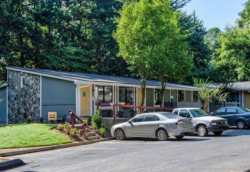 The Retreat @ Greenbriar Apartments II By ICER