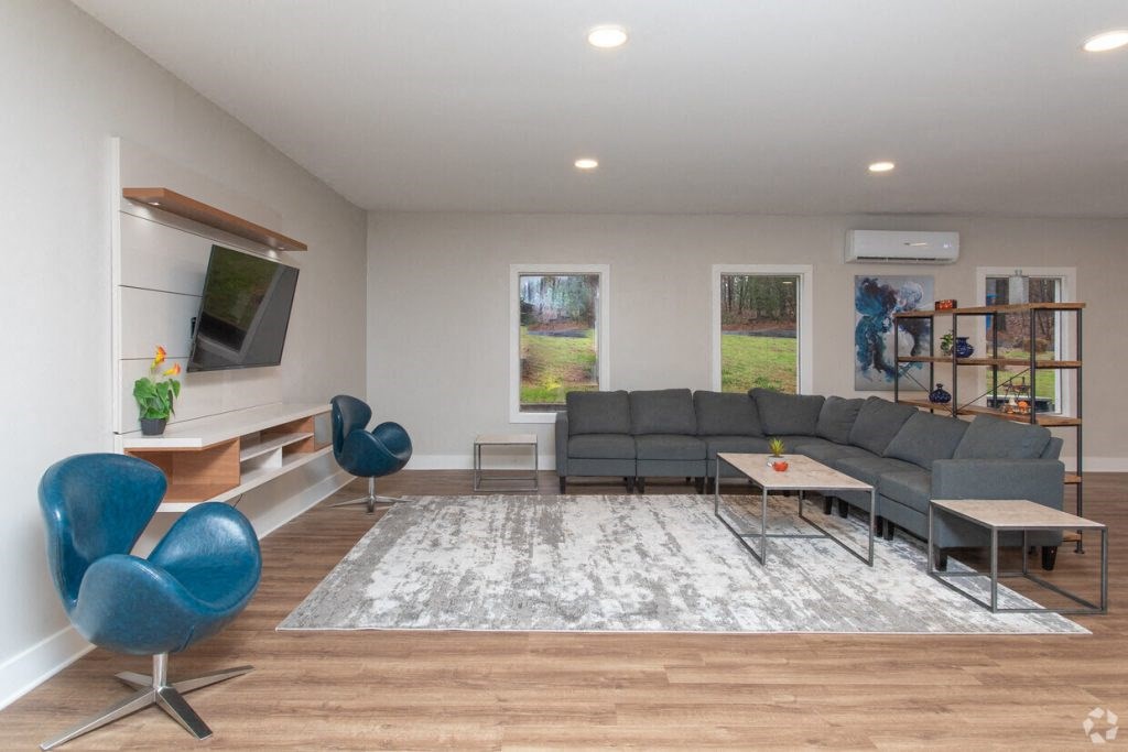 clubhouse lounge at Parks at Utoy Creek Apartments in Atlanta, GA 30331