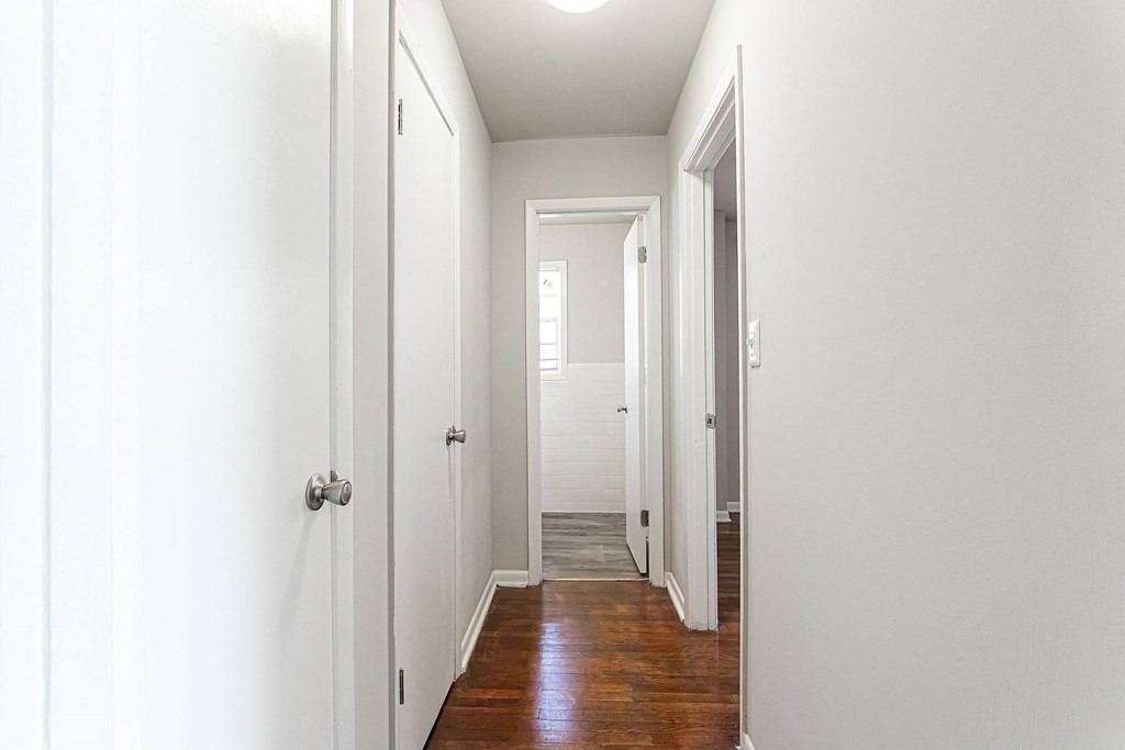 1295 west atlanta apartments hallway