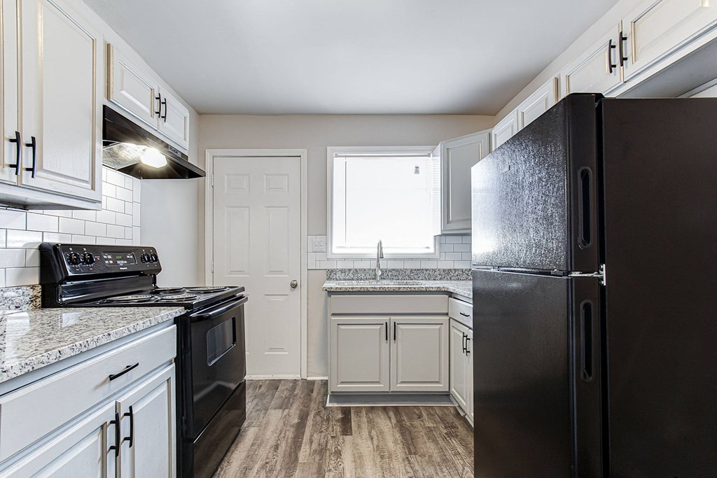 1295 west renovated kitchen atlanta apartments