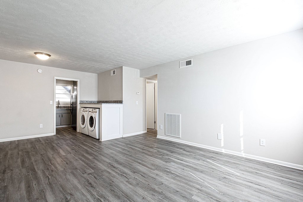 1295 renovated apartments with W/D