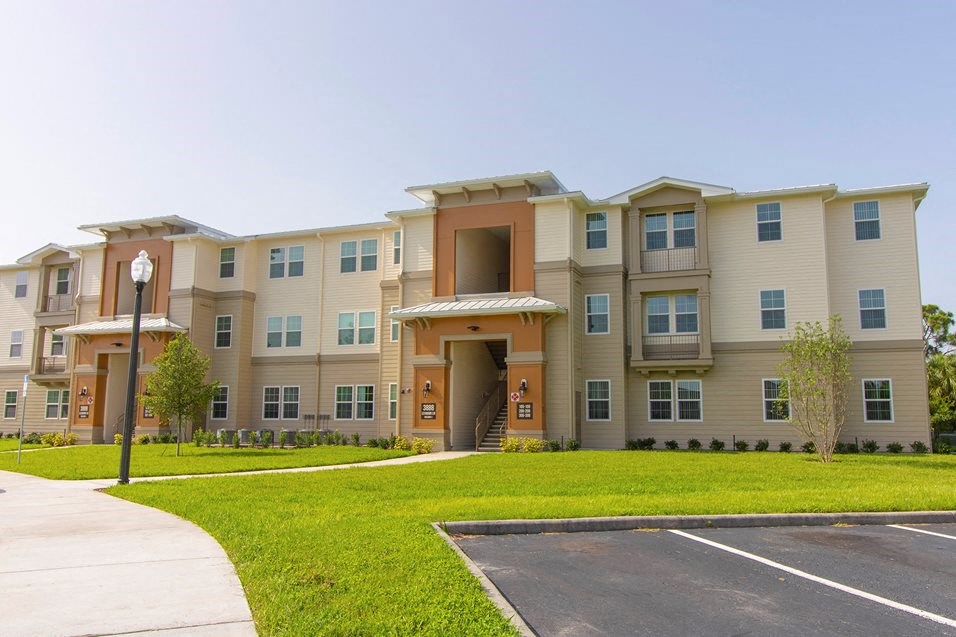 Green Lawn at Ventura at Turtle Creek, Florida