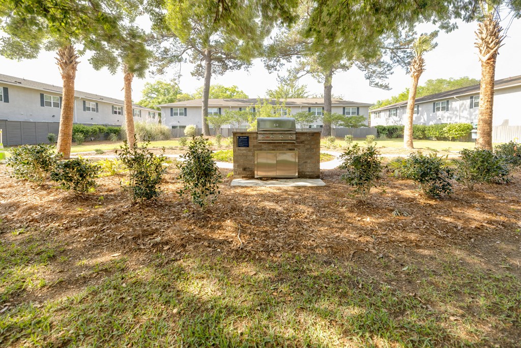 our apartments offer a clubhouse with a pool at Crescent Place Apartment, Savannah