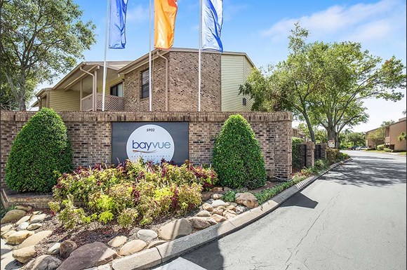 BayVue Apartments, 5902 Memorial Hwy, Tampa, FL - RENTCafé