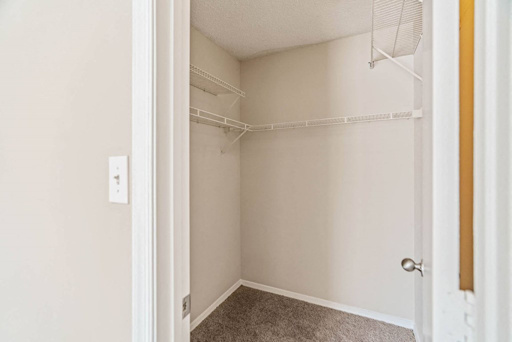 Amberwood at Lochmere, Cary NC, spacious walk-in closet