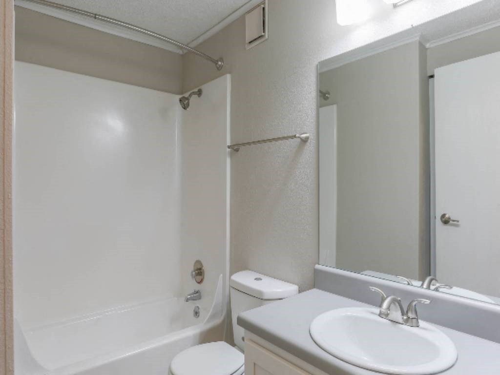Large Soaking Tub In Bathroom at Elevate Woodstock Apartmnets, Georgia