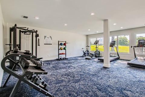 the gym at the preserve at polk apartments
